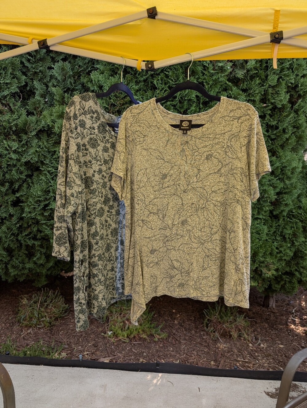 bobeau Neutral Green Botanical Short Sleeve Tee